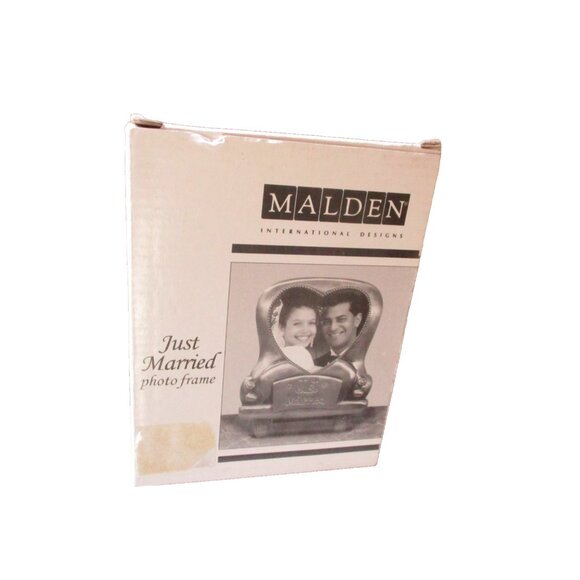 Pewter Just Married Photo Frame Heart Shaped Old Car - Picture 2 of 2